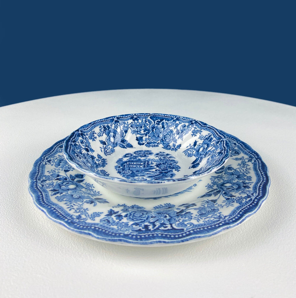 Collection of Fine English Blue & White Tableware – 5 Pieces