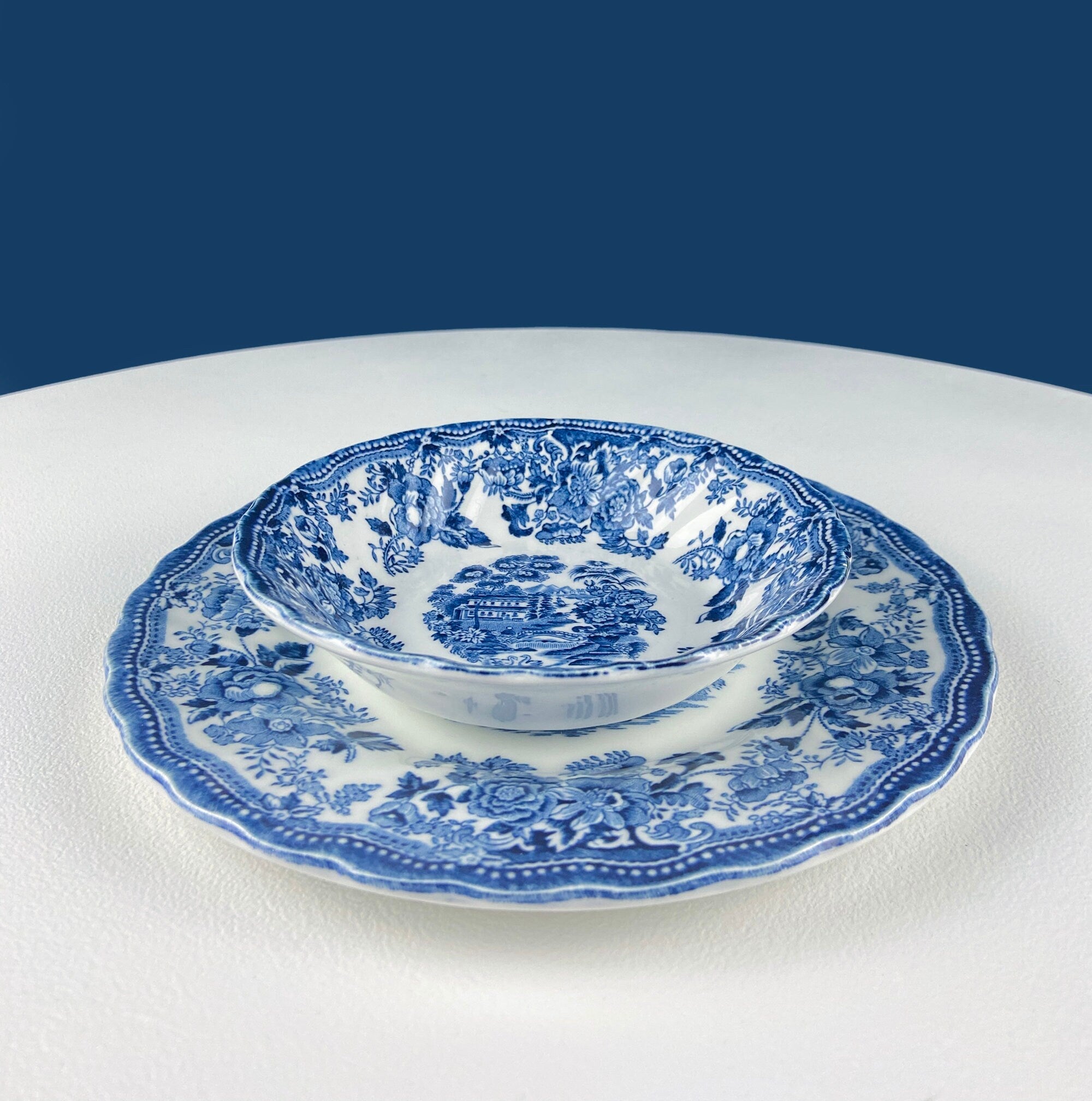 Collection of Fine English Blue & White Tableware – 5 Pieces
