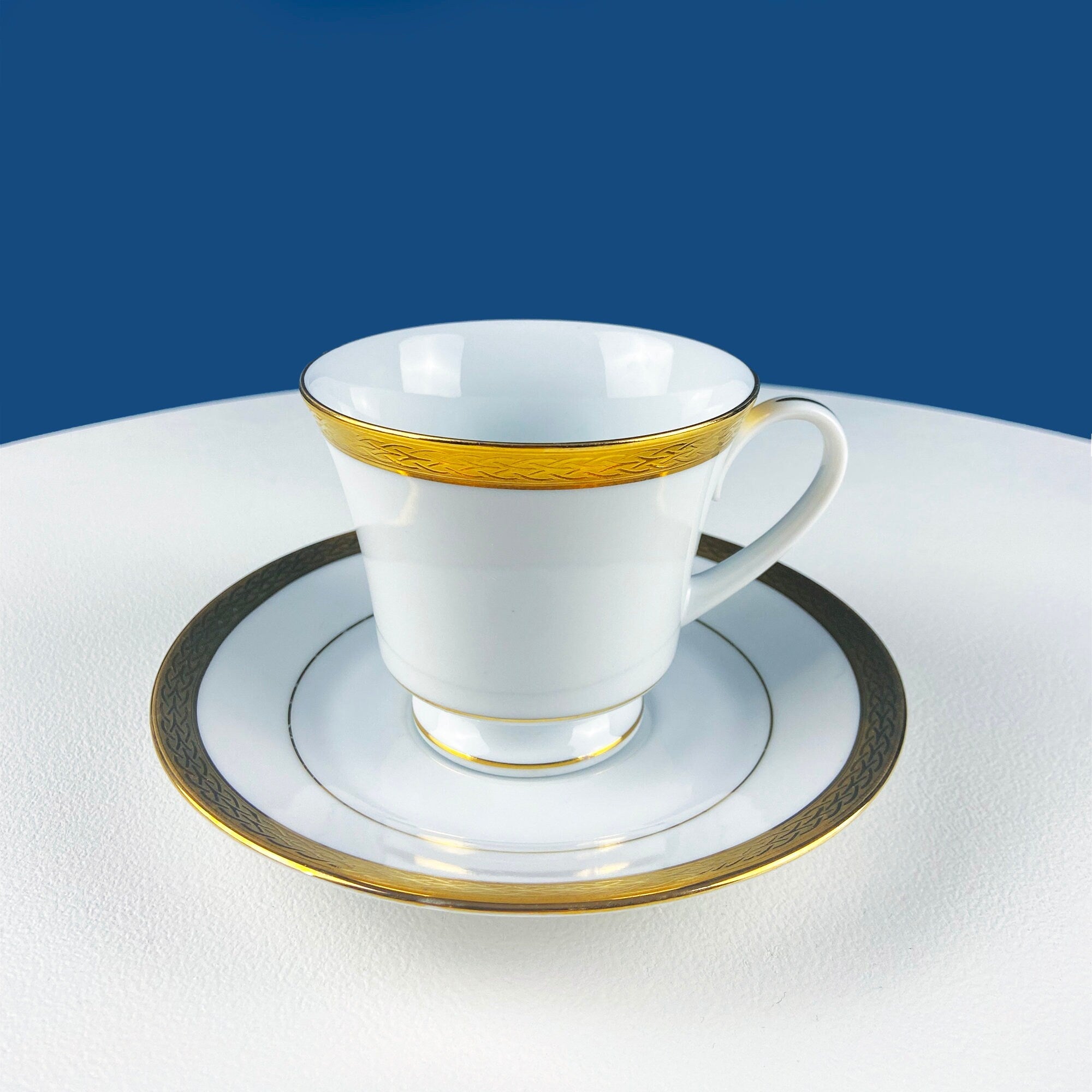 Noritake Queen’s Gold Tea Cup & Saucer – White with Gold Rim
