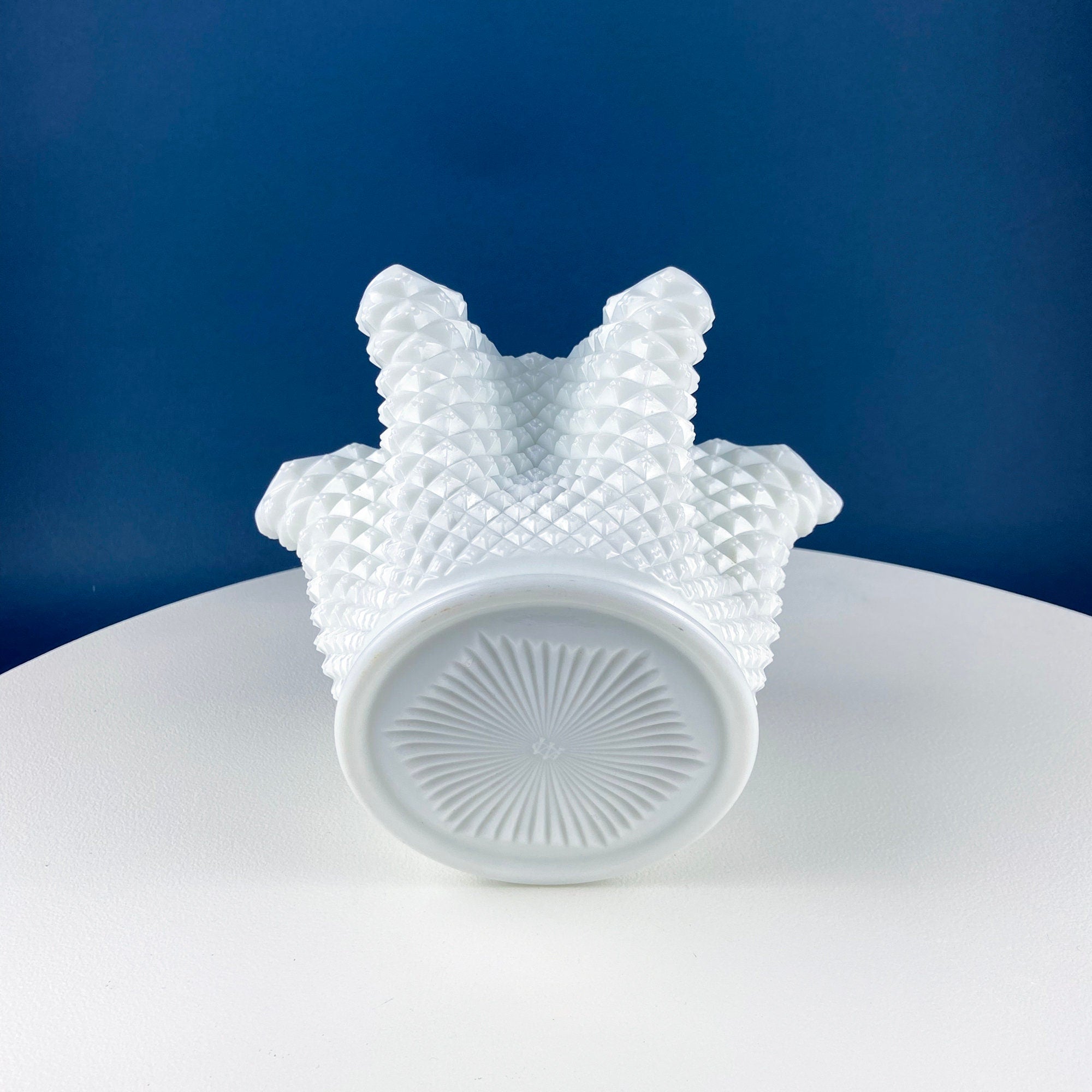 Westmoreland English Hobnail Milk Glass Ivy Vase – Vintage Pinched Design