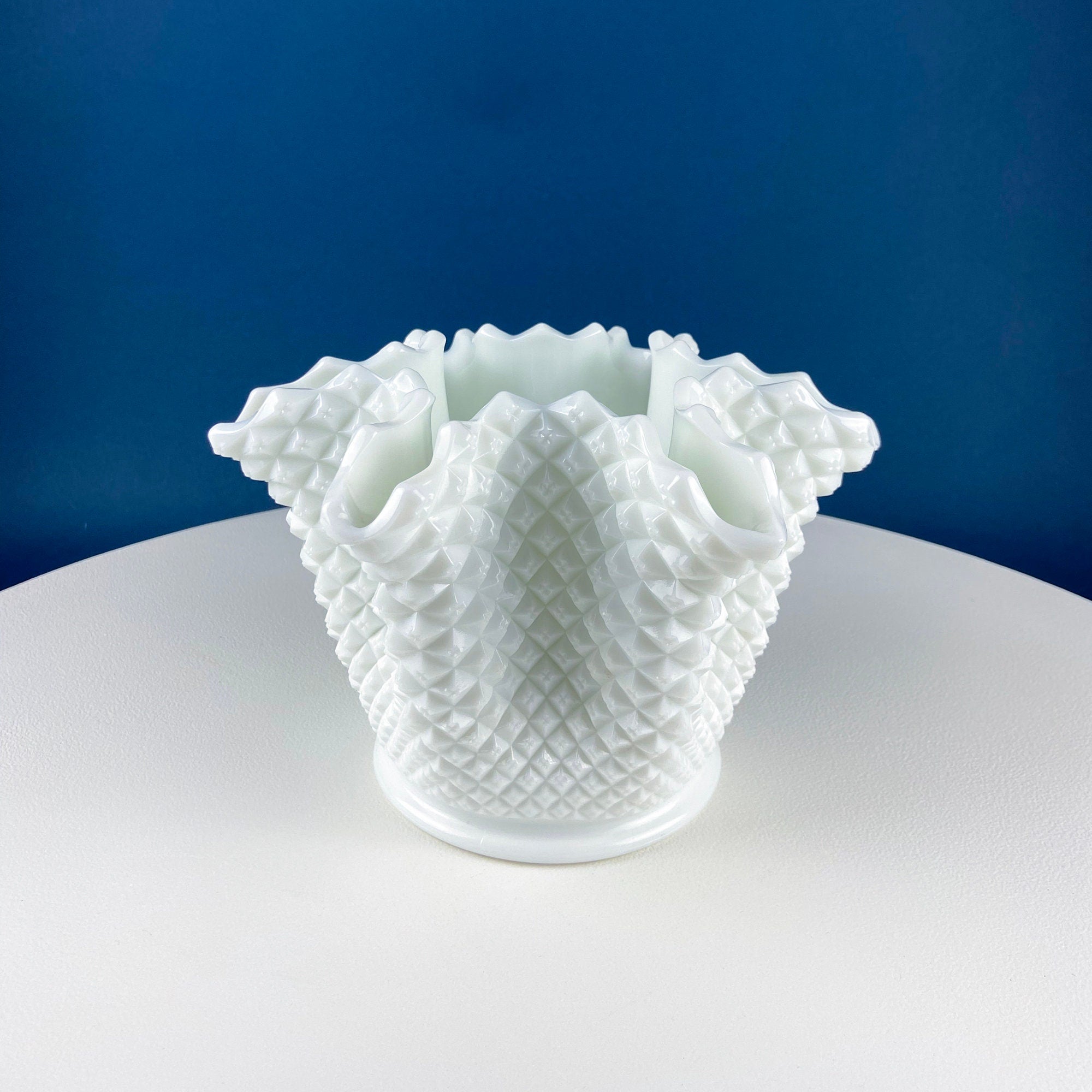 Westmoreland English Hobnail Milk Glass Ivy Vase – Vintage Pinched Design
