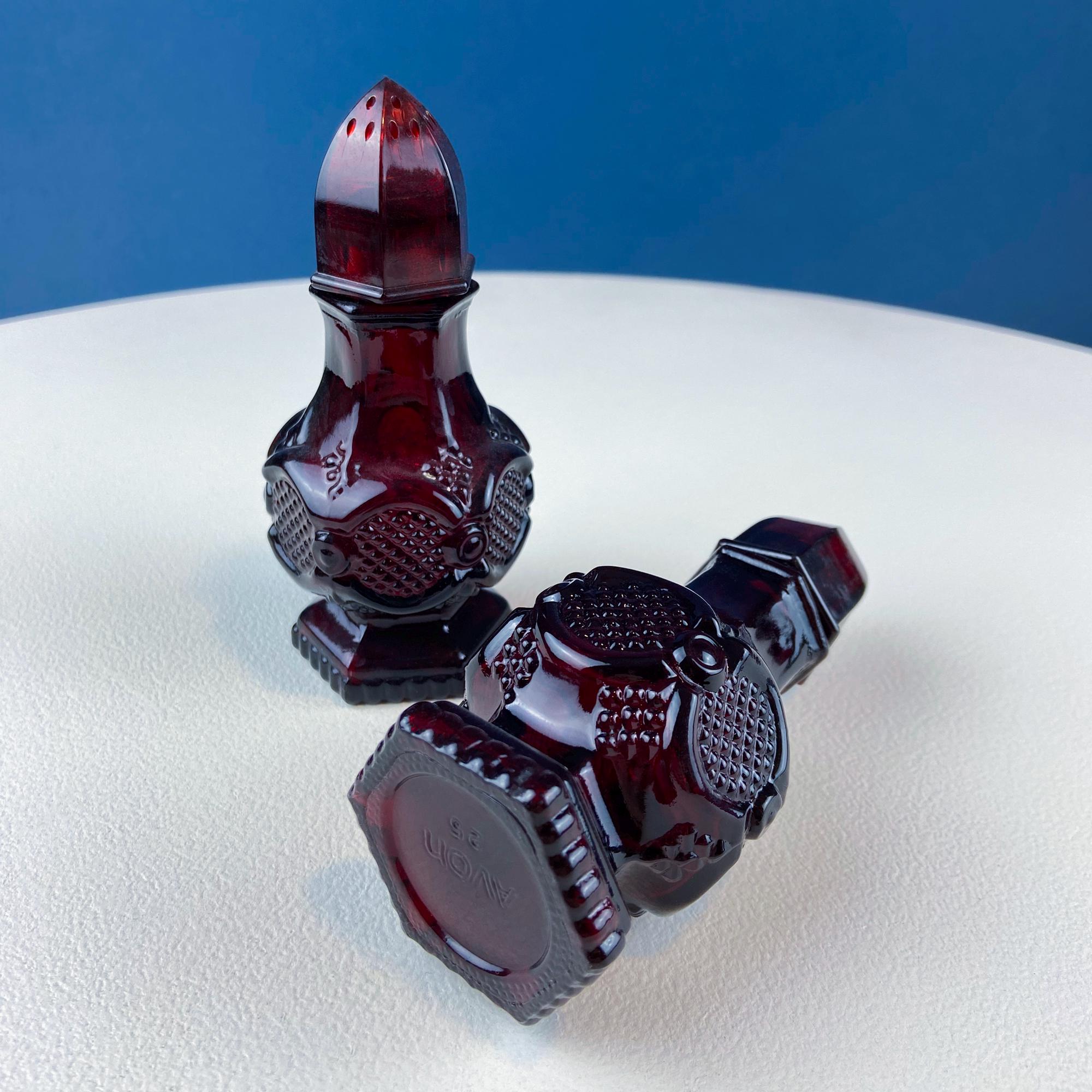 Vintage Ruby Red Avon Cape Cod salt and Pepper Shakers. Pressed Glass Roman Rosette Pattern. Table Dining Room Decor. Gift for Him Her.